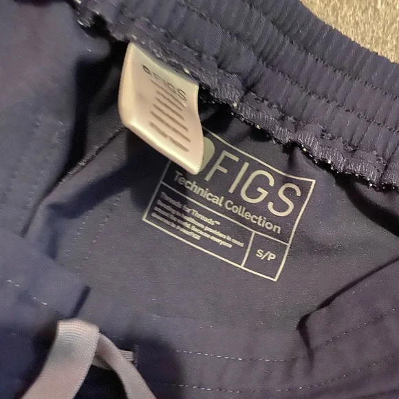 SCRUBS - Picture 2 of 16